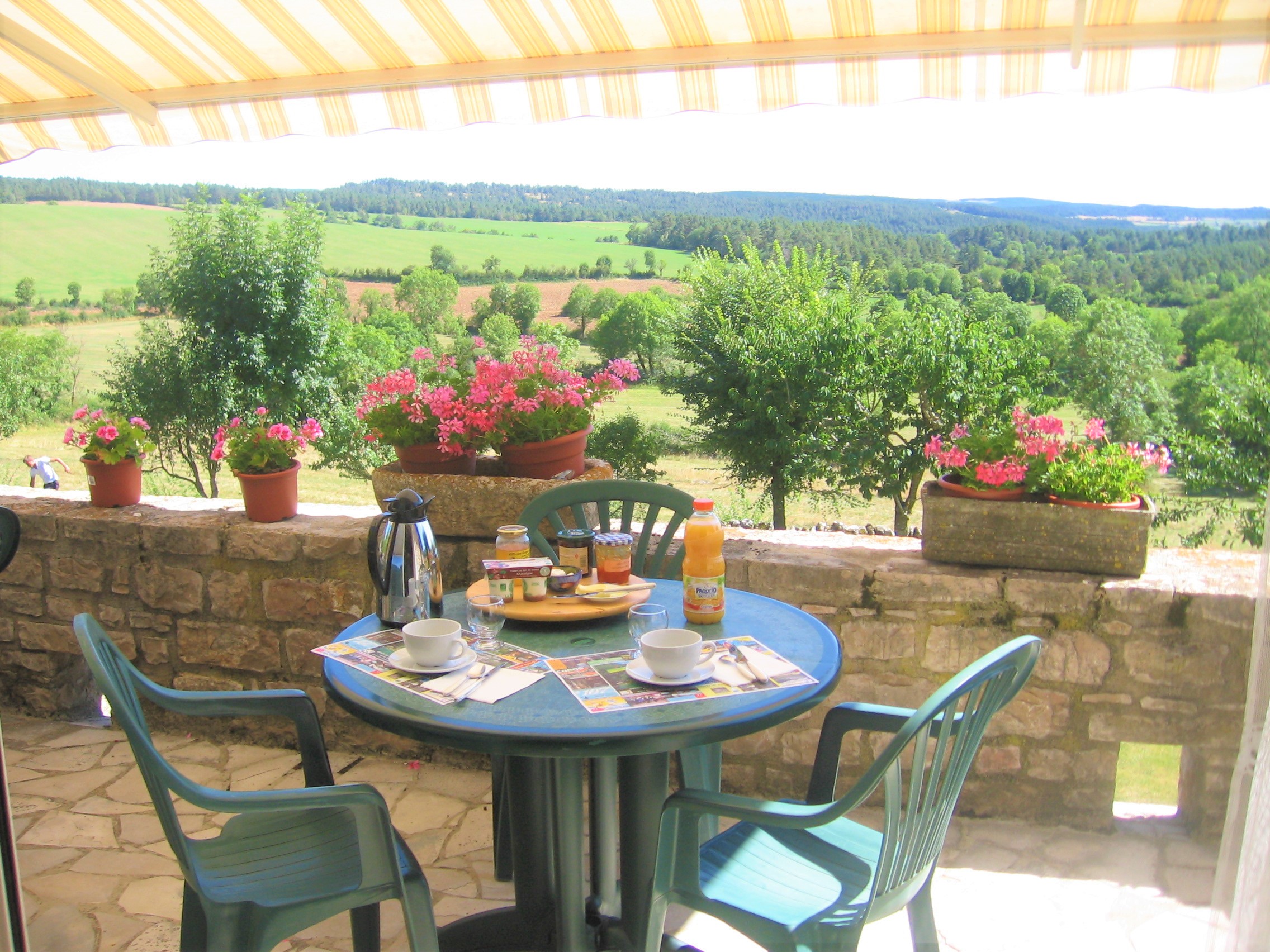 Terrasse chambres d'hôtes de Combelasais Terrasse chambres d'hôtes de Combelasais